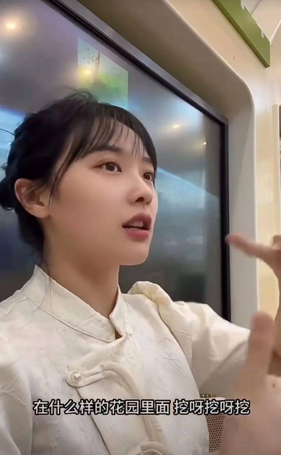 双微一抖过时了，现在流行“小手微抖博B乎”