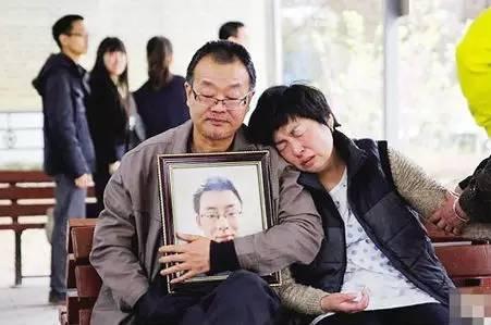 赌博网站在百度推广里昼伏夜出,一晚的费用竟要